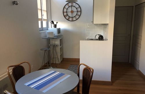 Narbonne Apartment | Apartment in the heart of town in DRC T2 renovated by architect, air conditioned, quiet.