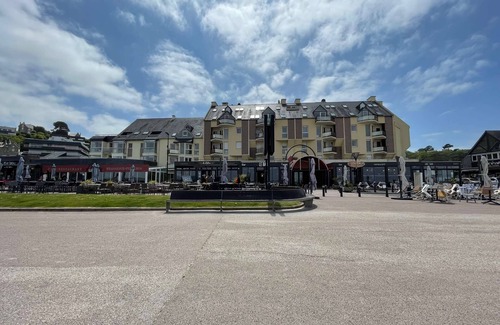 Perros-Guirec Apartment | Apartment in Trestraou plage de Perros Guirec