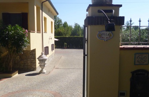 Vicopisano Apartment | Apartment in VILLA " ARIALE "