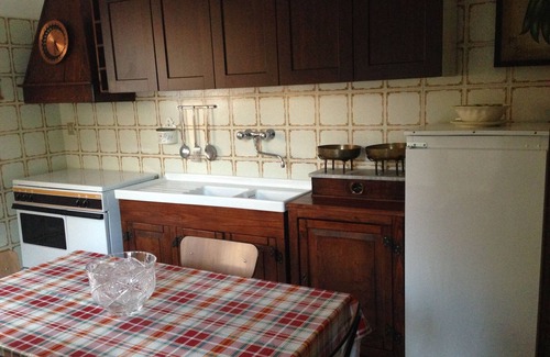 Ragalna Apartment | APARTMENT IN VILLA GIOVANNA is equipped to for all your needs.