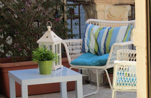 Ognina Apartment | Apartment in Villa Liberty with garden overlooking Etna and near the sea