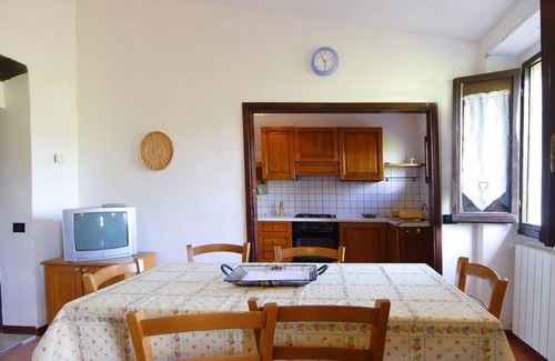 Poggibonsi Villa | Apartment in villa with WIFI, pool, TV, patio, panoramic view, parking, close to San Gimignano