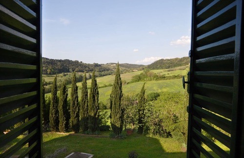 Poggibonsi Villa | Apartment in villa with WIFI, pool, TV, patio, panoramic view, parking, close to San Gimignano