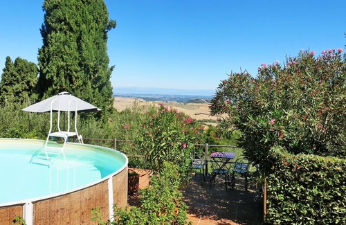 Orciatico Villa | Apartment in villa with private pool, WIFI, TV, terrace, pets allowed, panoramic view, parking