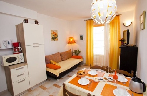 Vrbnik Apartment | Apartment in Vrbnik with Seaview, Terrace, Air condition, WIFI (879-1)