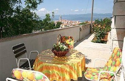 Vrbnik Apartment | Apartment in Vrbnik with Seaview, Terrace, Air condition, WIFI (879-1)