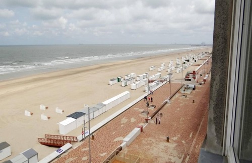 Wenduine Apartment | Apartment in Wenduine with Stunning Sea Views