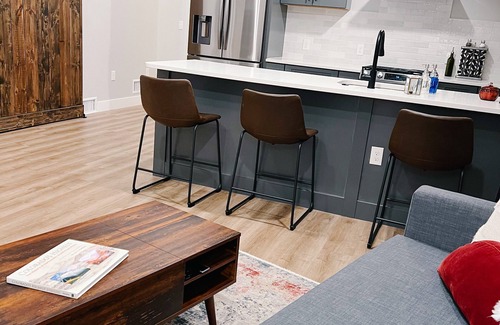 Washington Park West Apartment | Apartment in West Wash Park! Close to light rail, downtown, dining & shopping.