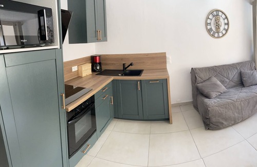 Port Rive Gauche Apartment | Apartment in wooded residence with swimming pool