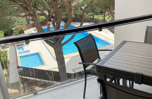 Port Rive Gauche Apartment | Apartment in wooded residence with swimming pool