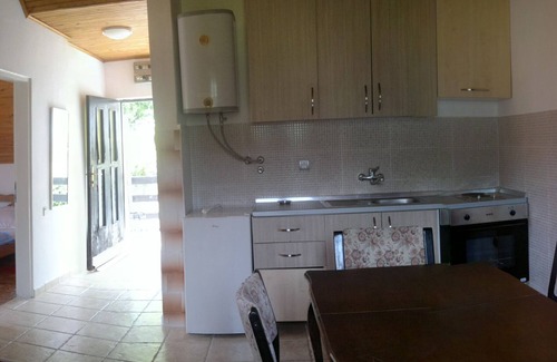 Zelenika Apartment | Apartment in Zelenika, 3-4km close to Herceg Novi. Wi - Fi, Parking place