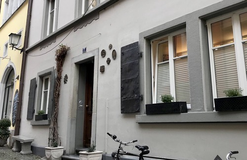 Insel Apartment | Apartment Insel-Residenz 1 - stylish old town manor house on the island