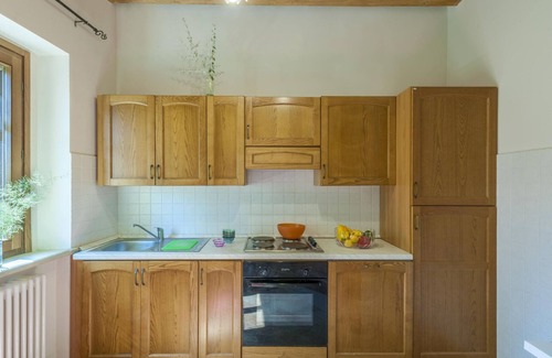 Belforte allʼIsauro House | Apartment in Belforte near Oliva Castle