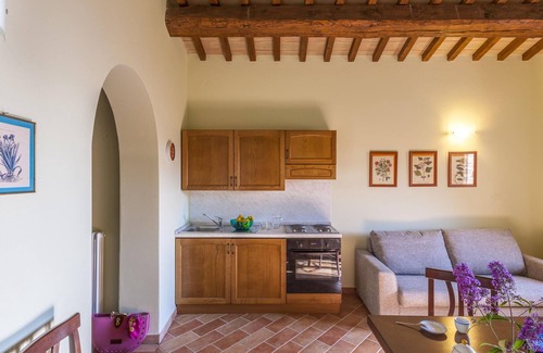 Belforte allʼIsauro House | Apartment in Belforte near Oliva Castle