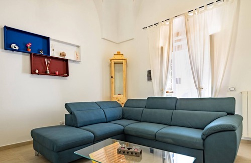 Montalbano Apartment | Apartment 'La Bella Zia House' with Private Terrace, Wi-Fi and Air Conditioning