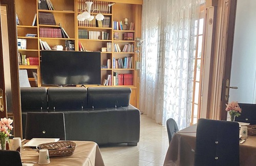 San Giovanni Suergiu Apartment | Apartment 'Posizione Strategica X Il Mare' with Private Terrace, Balcony and Air Conditioning