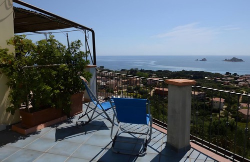 Santa Maria Navarrese Apartment | Apartment 'Vista Mozzafiato' with Sea View, Wi-Fi and Air Conditioning