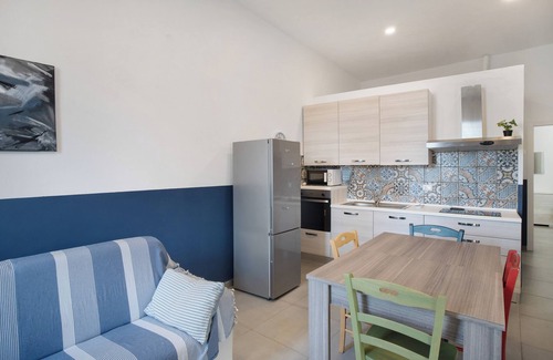 Santo Stefano al Mare Apartment | Apartment 'Ribes' with Private Terrace, Wi-Fi and Air Conditioning