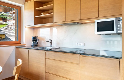Daunei Apartment | Apartment 'Villa Solinda Puccini' with Mountain View and Wi-Fi
