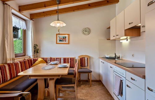 Cadipietra Apartment | Apartment "Glocklechnhof Sonnenschein" with Mountain View, Garden, Balcony & Wi-Fi