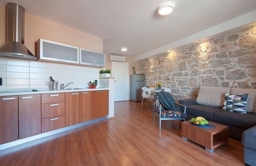 Poljana Apartment | Apartment Ivan - great location: A1(2+1) - Poljana, Island Ugljan, Croatia