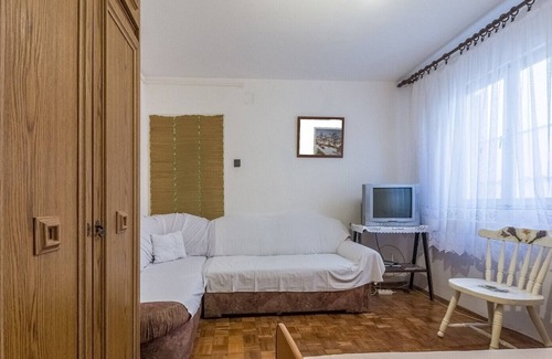 Jadrtovac Apartment | Apartment Ivić A1 near the Beach