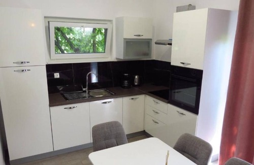 Sinj Apartment | Apartment Ivo - free parking & BBQ: - Sinj, Riviera Split, Croatia