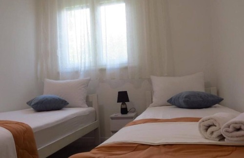Sinj Apartment | Apartment Ivo - free parking & BBQ: - Sinj, Riviera Split, Croatia