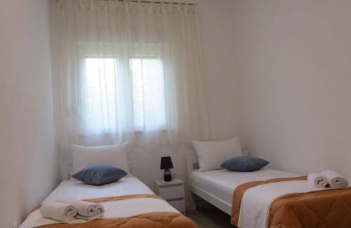 Sinj Apartment | Apartment Ivo - free parking & BBQ: - Sinj, Riviera Split, Croatia