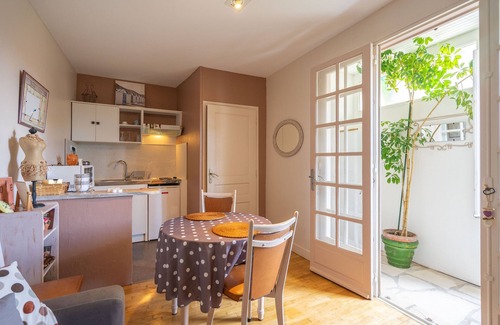 Talmont-sur-Gironde Apartment | Apartment 'Joli Appartement, Beau Village' with Sea View and Wi-Fi