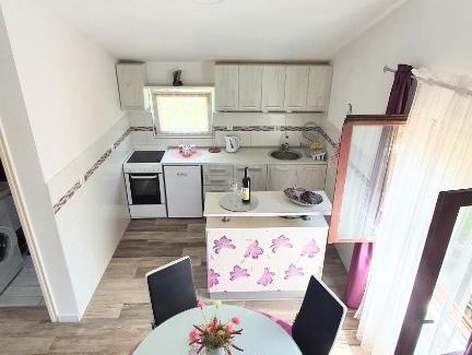 Radanovici Apartment | Apartment Jelena Sutvara