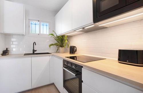 Carihuela Apartment | Apartment 'Joya' with Shared Pool, Wi-Fi and Air Conditioning