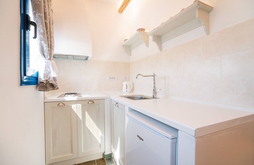 Stegna Apartment | Apartment 'Junior Traditional Suite' with Sea View, Wi-Fi and Air Conditioning