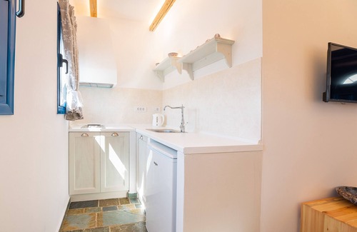 Stegna Apartment | Apartment 'Junior Traditional Suite' with Sea View, Wi-Fi and Air Conditioning