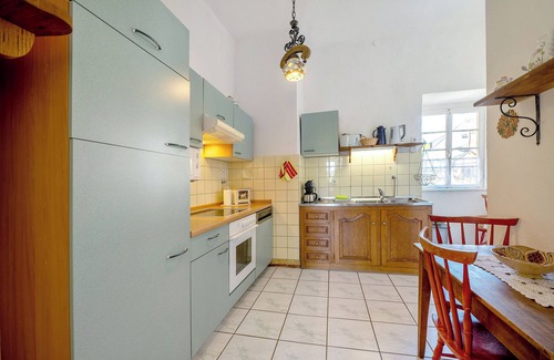 Maring-Noviand Apartment | Apartment 'Kapelle - Urlaub Auf Dem Weingut' with Mountain View, Shared Terrace and Wi-Fi