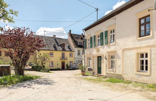 Maring-Noviand Apartment | Apartment 'Kapelle - Urlaub Auf Dem Weingut' with Mountain View, Shared Terrace and Wi-Fi