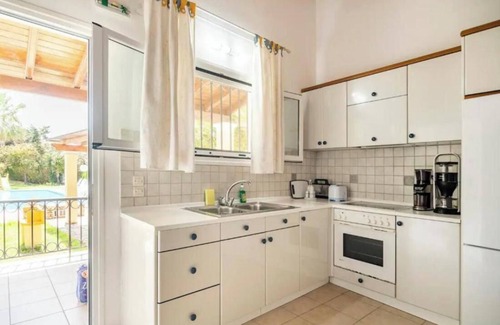 Ag. Georgios Apartment | Apartment 'Kassandra Two-Bedroom Bungalow Pool' with Shared Pool, Wi-Fi and Air Conditioning