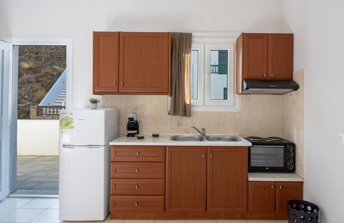 Merichas Apartment | Apartment 'Katerina Irida' with Sea View, Wi-Fi and Air Conditioning