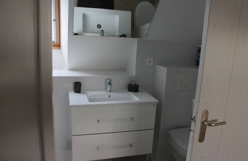 Erdeven Apartment | Apartment 'Ker Mané Iroise' with Shared Terrace, Shared Garden and Wi-Fi