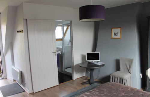 Erdeven Apartment | Apartment 'Ker Mané Iroise' with Shared Terrace, Shared Garden and Wi-Fi