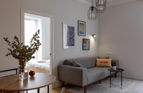 Kentron Apartment | Apartment KeyGo #0065 is the key to a comfortable location