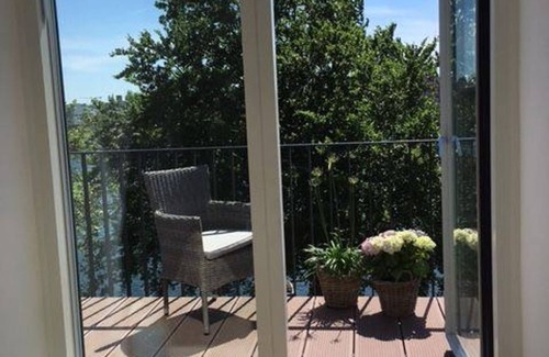 Holtenau Apartment | Apartment Kiel - canal view - apartment/apartment, shower, toilet