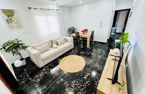 Cocody Apartment | Apartment King bed- Pool- WiFi- Parking-C2