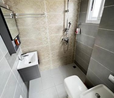 Cocody Apartment | Apartment King bed- Pool- WiFi- Parking-C2