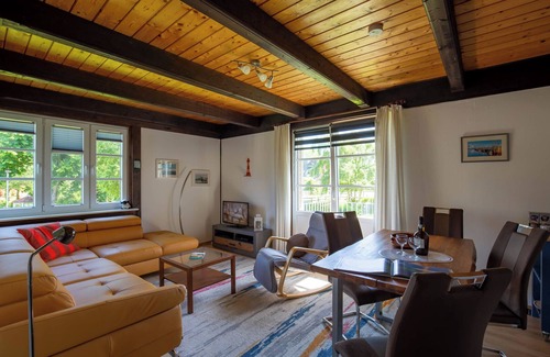 Ostersiel Apartment | Apartment 'Kleiner Seehund' with Balcony and Wi-Fi