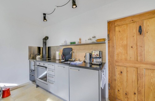 Uebersee Apartment | Apartment 'Kneissl Alte Gendarmerie Übersee' with Mountain View, Private Terrace and Wi-Fi