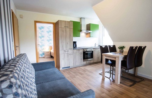 Sellinghausen Apartment | Apartment 'Kornkammer' with Shared Garden, Balcony and Wi-Fi