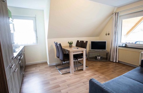 Sellinghausen Apartment | Apartment 'Kornkammer' with Shared Garden, Balcony and Wi-Fi