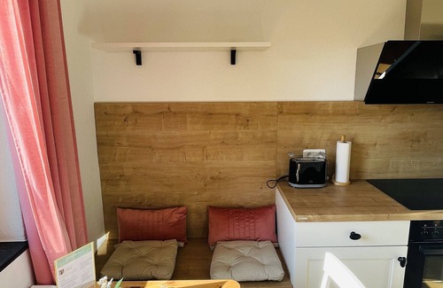 Schlitz Apartment | Apartment 'Kreativer Rückzugsort In Schlitz' with Shared Garden and Wi-Fi