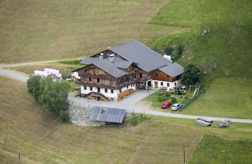 Innervillgraten Apartment | Apartment Kreuzspitze on the second floor at House Gutwenger